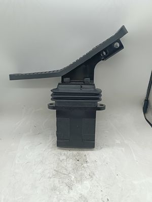 一方向掘削機の予備品油圧フット ペダル制御弁はブレーカーを操作します